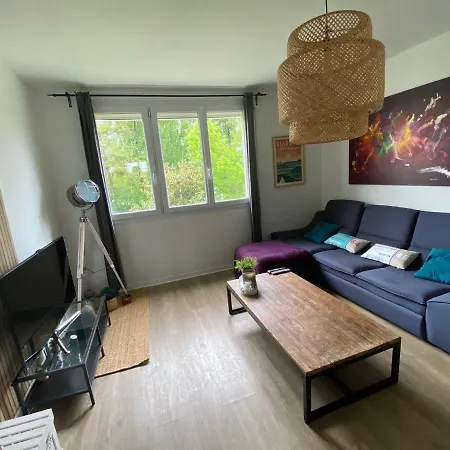 Superbe Au Calme Avec Parking Gratuit. *