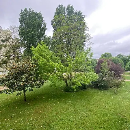 Superbe Au Calme Avec Parking Gratuit. * Merignac (Gironde)