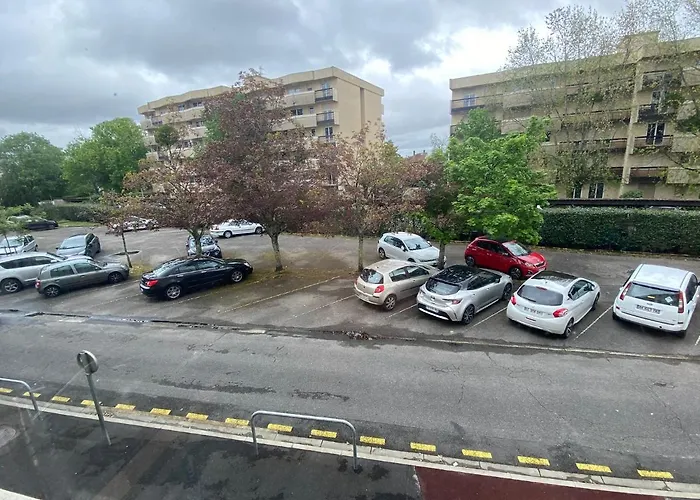 Superbe Au Calme Avec Parking Gratuit. Mérignac