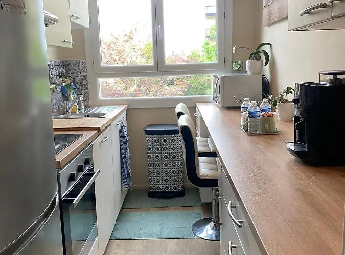 Superbe Au Calme Avec Parking Gratuit. Apartamento